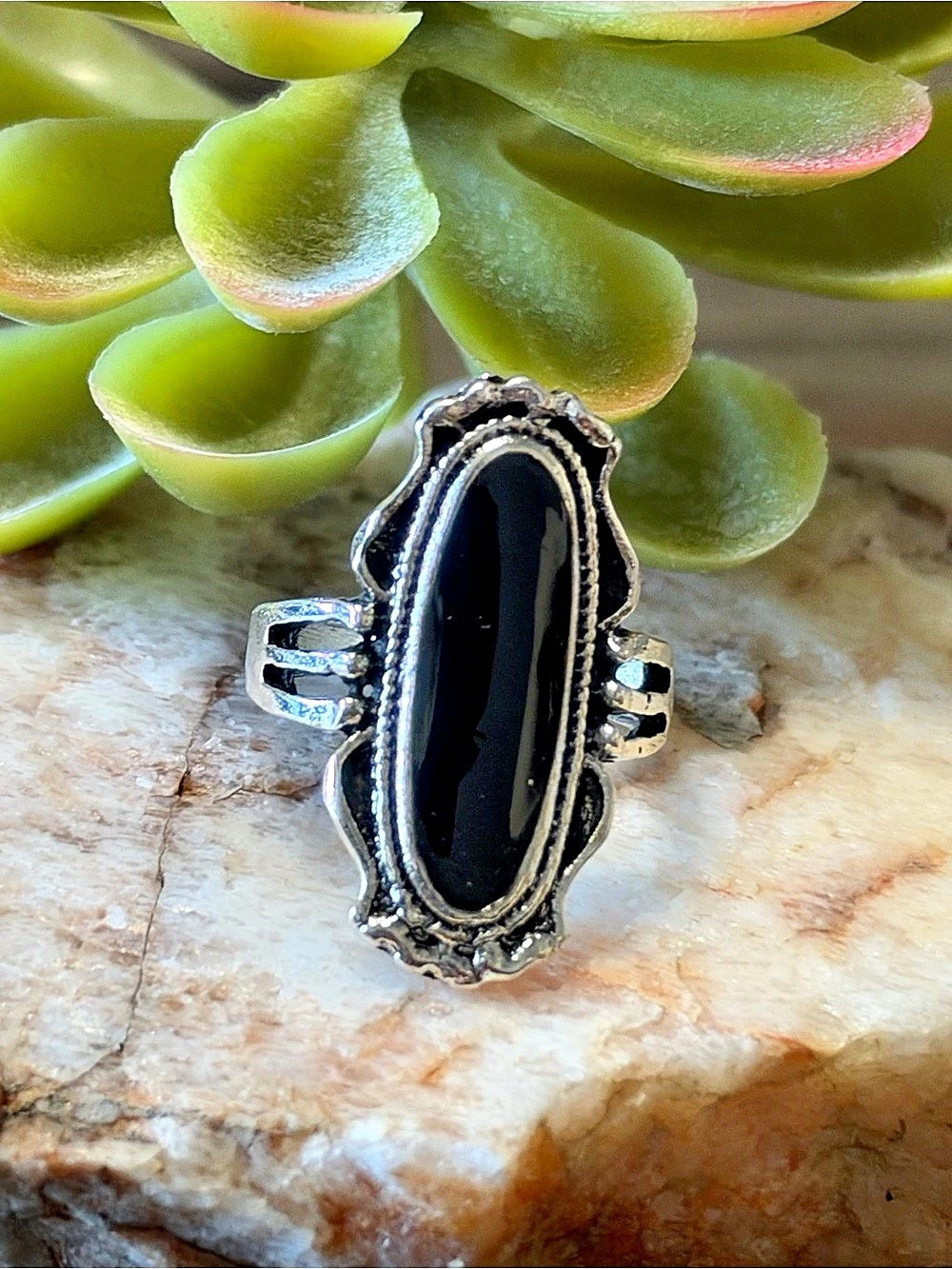 Oval Black Stone Ring Silver Tone Band size 6